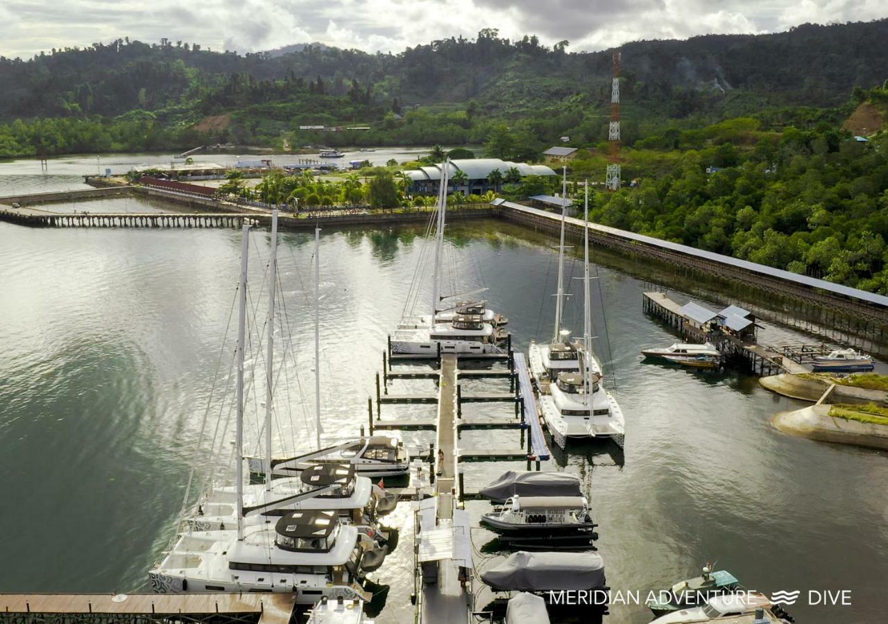 Meridian Adventure Marina Club & Resort Waisai Екстериор снимка