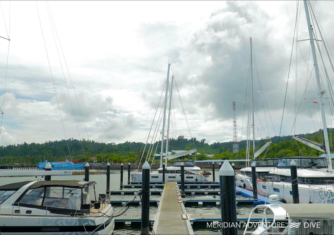 Meridian Adventure Marina Club & Resort Waisai Екстериор снимка