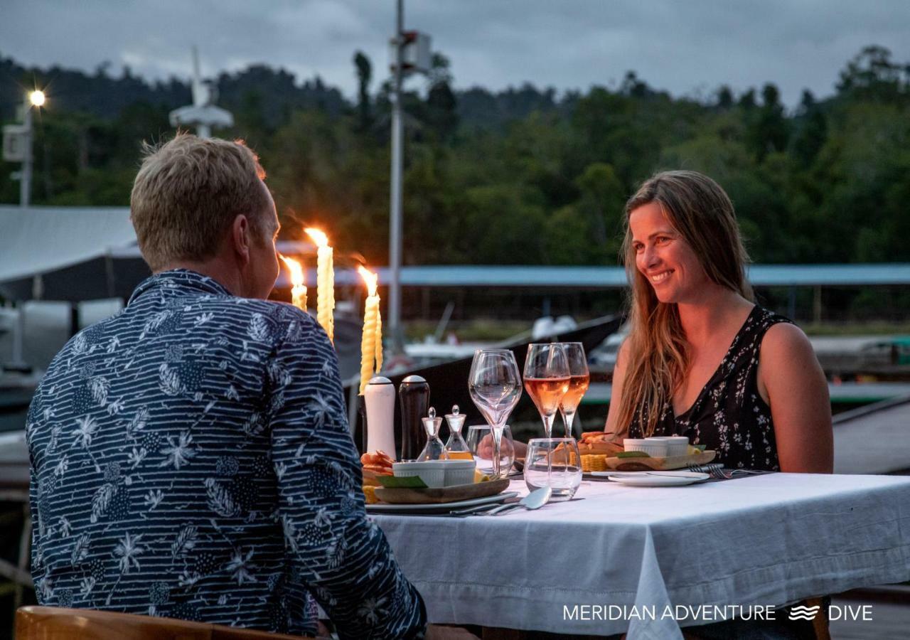 Meridian Adventure Marina Club & Resort Waisai Екстериор снимка